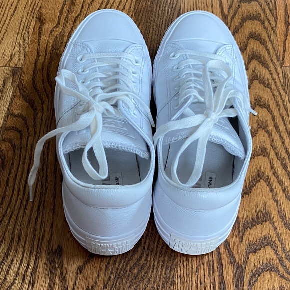 Chuck Taylor Madison OX low top leather converse, size 7.5. Excellent condition - Picture 4 of 13